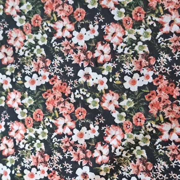 Shein Classic Frilled Neck Flutter Sleeve Ditsy Floral Print Top Size La… - Picture 7 of 9